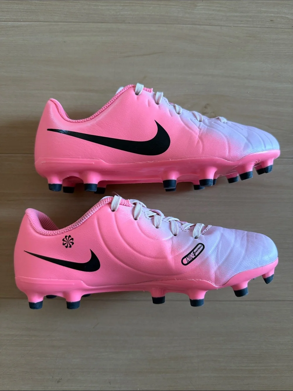 NIKE JR TIEMPO LEGEND 10 CLUB YOUNGER KIDS MULTI GROUND LOW TOP SOCCER CLEATS 1Y